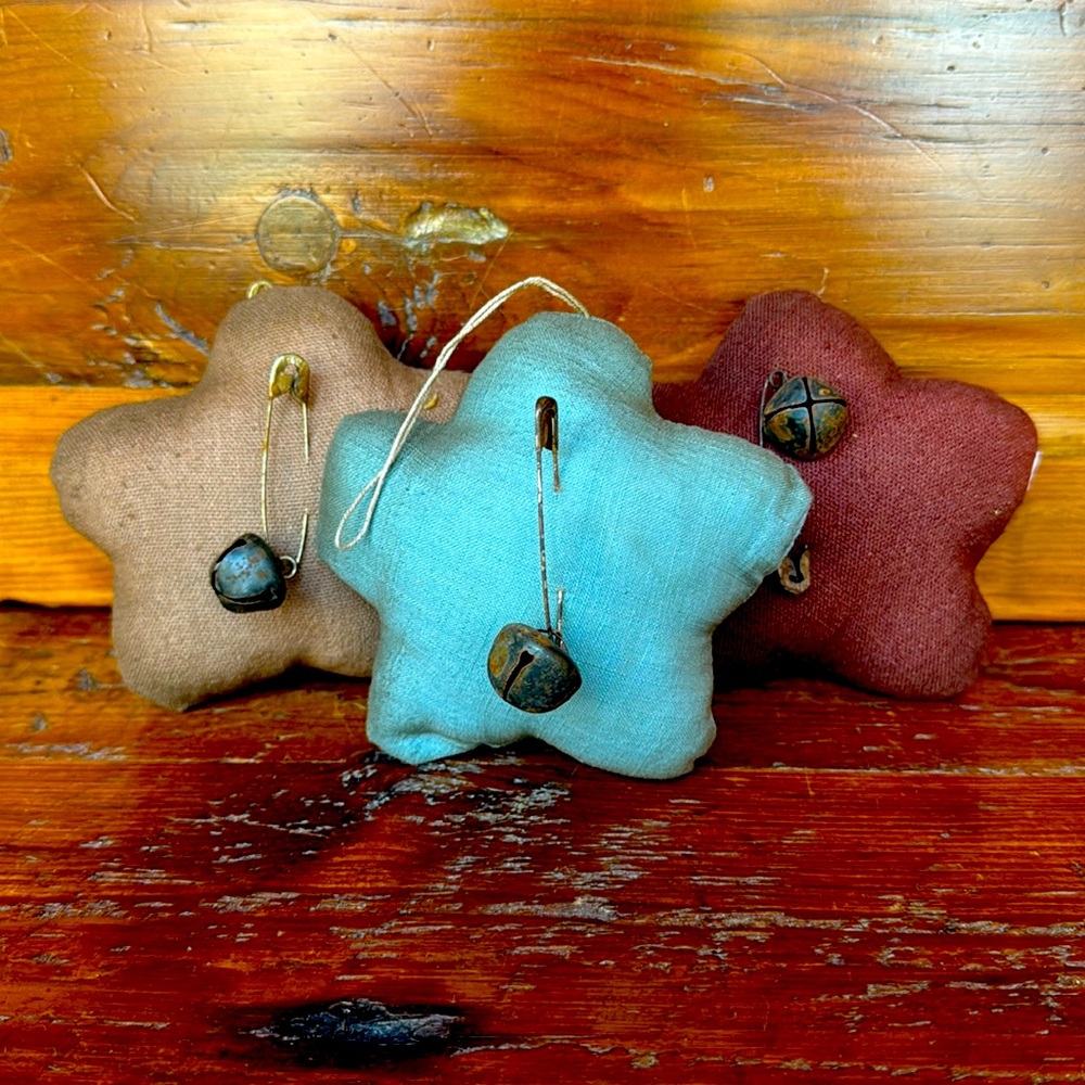 ⭐️ Primitive Style Red, White and Blue Star/Flower Hangers/Bowl Filler patriotic